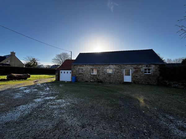 Maison avec une dépendance et jardin constructible