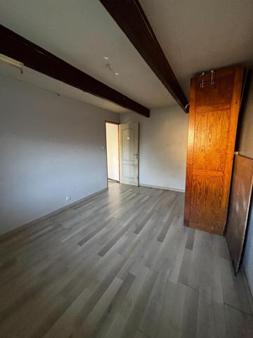 Maison avec une dépendance et jardin constructible