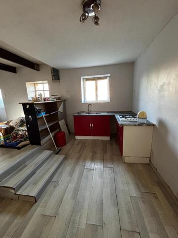 Maison avec une dépendance et jardin constructible