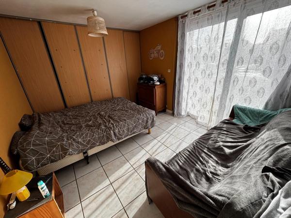 Maison avec une dépendance et jardin constructible