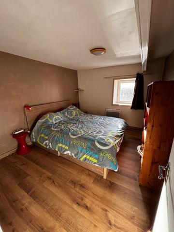 Maison avec une dépendance et jardin constructible