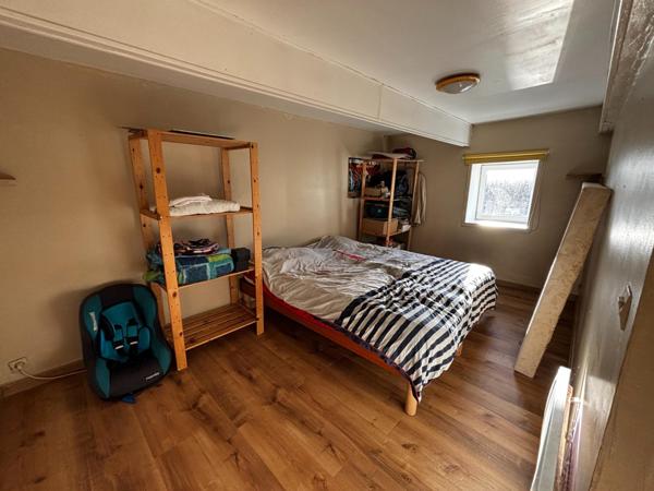 Maison avec une dépendance et jardin constructible