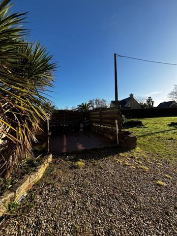 Maison avec une dépendance et jardin constructible