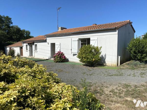 Challans, proche commerces, maison et dépendances sur terrain de 1530m² !
