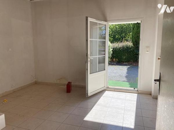 Challans, proche commerces, maison et dépendances sur terrain de 1530m² !