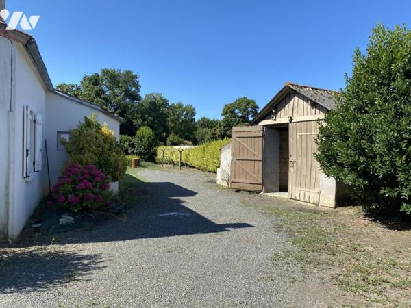 Challans, proche commerces, maison et dépendances sur terrain de 1530m² !