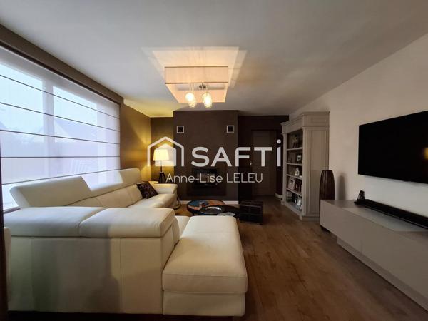 A deux minutes du Bord des Eaux, une maison familiale discrète aux volumes rares