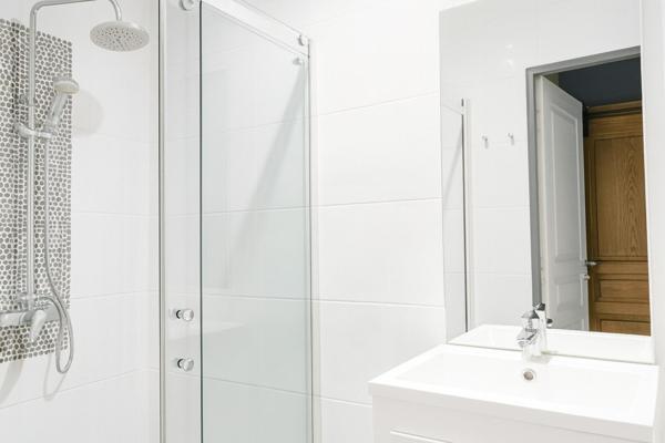 Maison de charme avec jardin paysager, jacuzzi et dépendances – 200 m² habitables