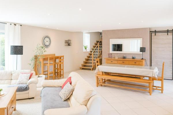 Maison de charme avec jardin paysager, jacuzzi et dépendances – 200 m² habitables