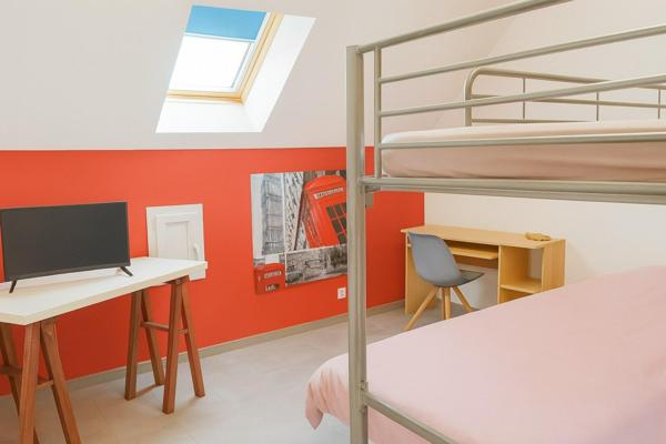 Maison de charme avec jardin paysager, jacuzzi et dépendances – 200 m² habitables