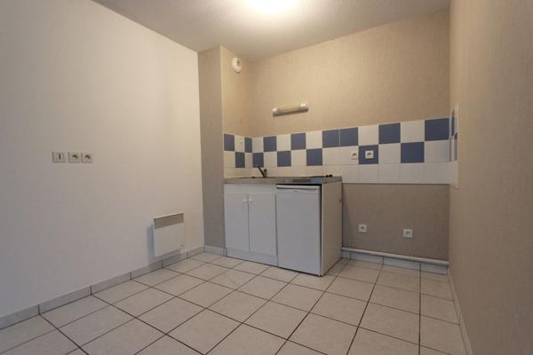 À LOUER, TYPE 2 AVEC SA GRANDE TERRASSE.