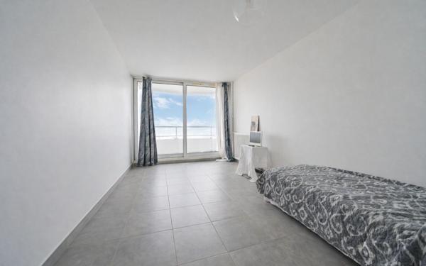 Appartement à vendre    1 pièce • 26,81 m2 Paris 18