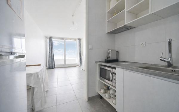 Appartement à vendre    1 pièce • 26,81 m2 Paris 18