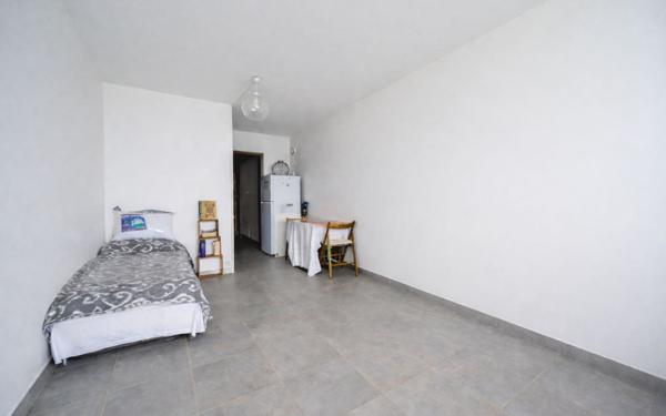 Appartement à vendre    1 pièce • 26,81 m2 Paris 18