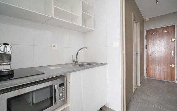 Appartement à vendre    1 pièce • 26,81 m2 Paris 18