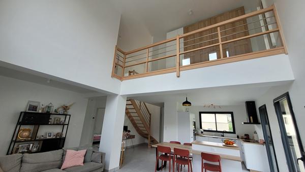Maison contemporaine à Coulaines dans quartier résidentiel proche écoles, commerces
