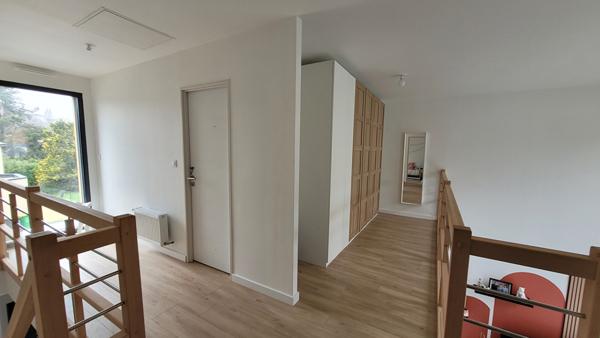 Maison contemporaine à Coulaines dans quartier résidentiel proche écoles, commerces