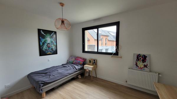 Maison contemporaine à Coulaines dans quartier résidentiel proche écoles, commerces