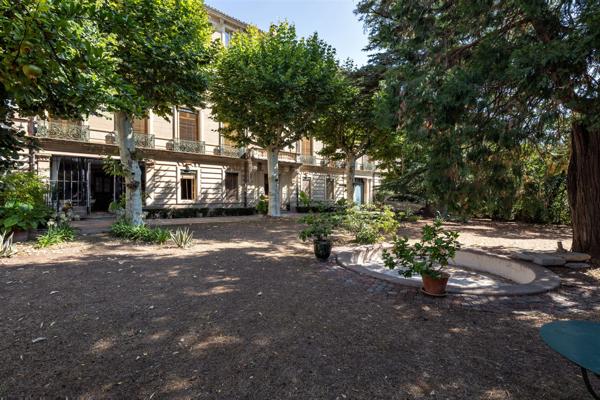 Immeuble 19 pièces - 1493 m²