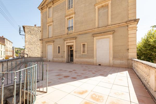 Immeuble 19 pièces - 1493 m²