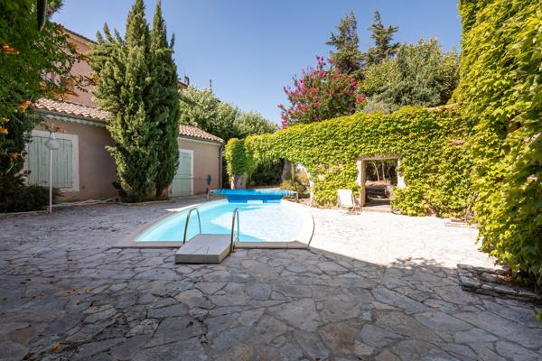 Immeuble 19 pièces - 1493 m²