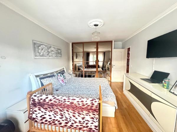 Grande VILLA de 12 pièces à vendre - 246 m² - Maison Familiale ou IMMEUBLE DE RAPPORT - 5 Appartements possible avec jardin et 4 places de parking - DRANCY aux portes de Paris