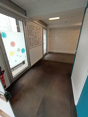 A VENDRE - BUREAUX DE 318m² SITUÉS EN BORDURE DE L'AVENUE DE PARIS A NIORT