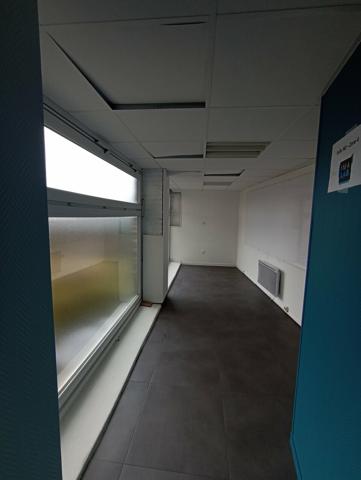 A VENDRE - BUREAUX DE 318m² SITUÉS EN BORDURE DE L'AVENUE DE PARIS A NIORT