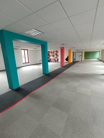 A VENDRE - BUREAUX DE 318m² SITUÉS EN BORDURE DE L'AVENUE DE PARIS A NIORT