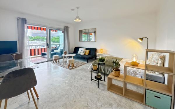 Appartement à louer    1 pièce •  Antibes