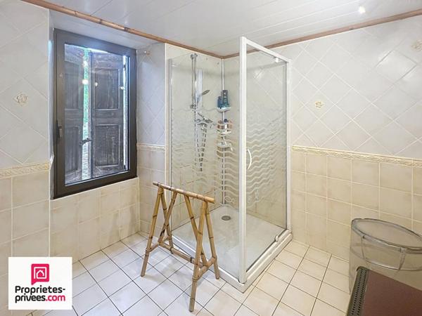 Ancienne ferme avec 2 logements dépendances sur 13 322 m²