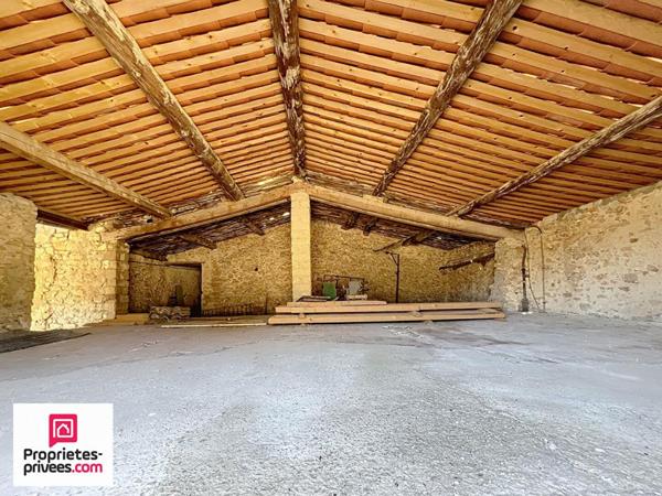 Ancienne ferme avec 2 logements dépendances sur 13 322 m²