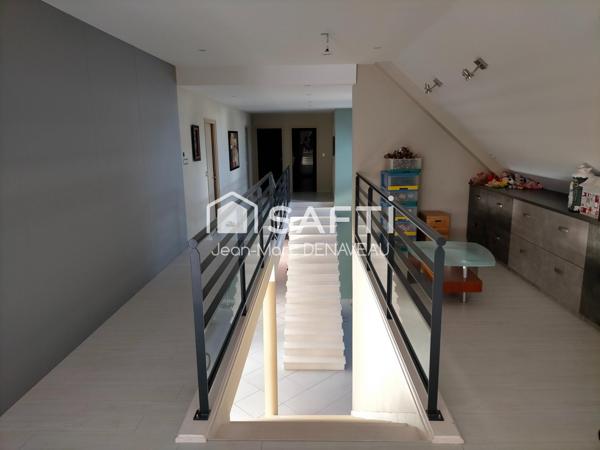 Rare, très spacieuse maison d'architecte , piscine intérieure