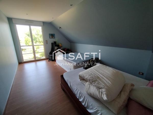 Rare, très spacieuse maison d'architecte , piscine intérieure