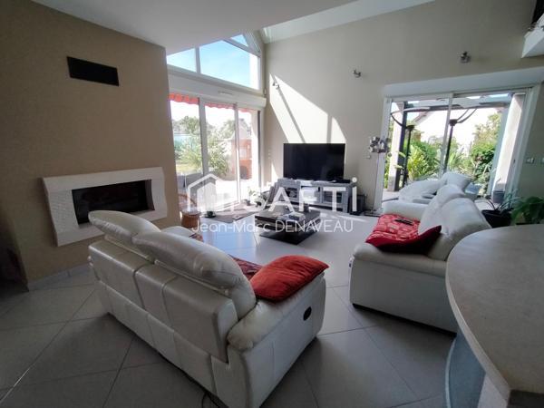 Rare, très spacieuse maison d'architecte , piscine intérieure