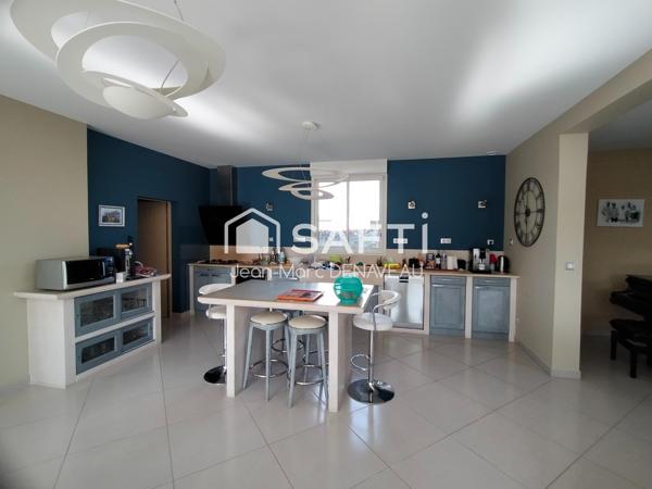 Rare, très spacieuse maison d'architecte , piscine intérieure