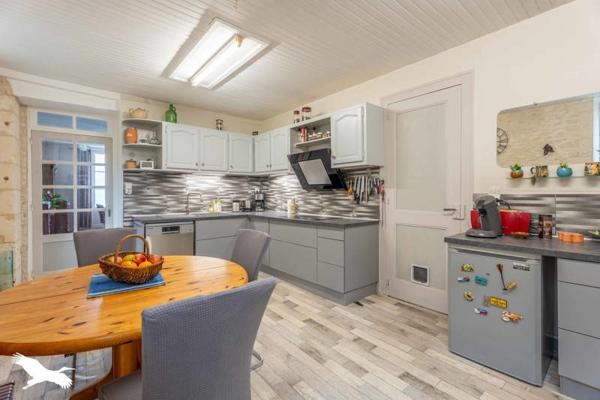 Maison à vendre |  Mirambeau |  9 pièces | 295 m²