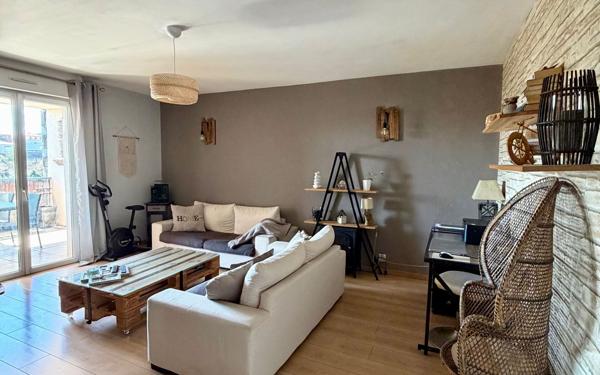 Appartement à vendre    2 pièces • 60 m2 Biguglia