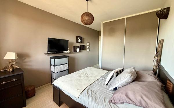 Appartement à vendre    2 pièces • 60 m2 Biguglia