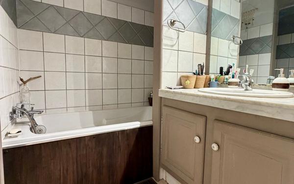 Appartement à vendre    2 pièces • 60 m2 Biguglia