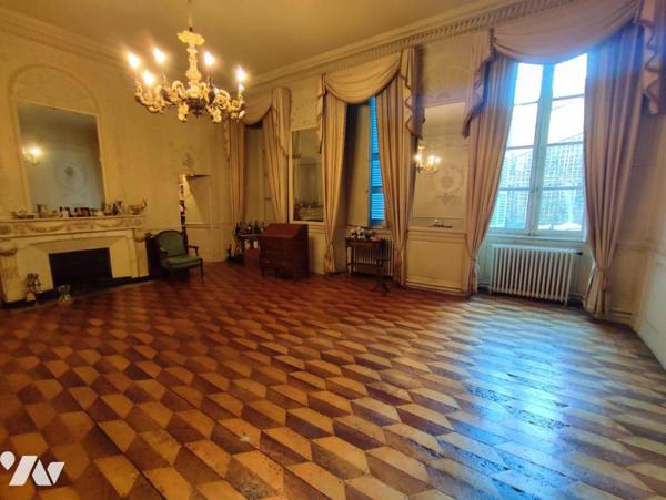 Appartement de 270 m² habitable + cave + garage