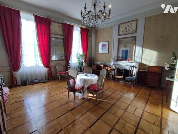 Appartement de 270 m² habitable + cave + garage