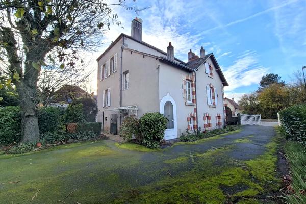 Maison
         7 pièces
        - 230 m² 399 000 € *