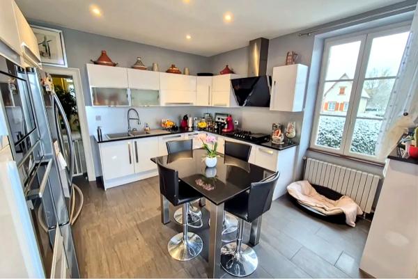 Maison
         7 pièces
        - 230 m² 399 000 € *