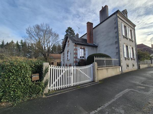 Maison
         7 pièces
        - 230 m² 399 000 € *