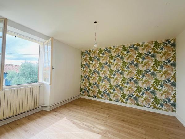 Maison de village en pierre avec dépendances à rénover