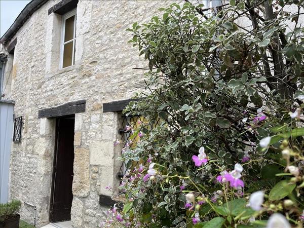 Maison à vendre |  Surgères |  8 pièces | 135 m²