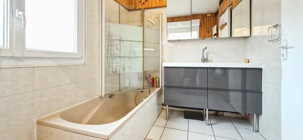 Quartier Jardin Parisien – Rez-de-jardin de 5 pièces traversant avec terrasse, jardin et box