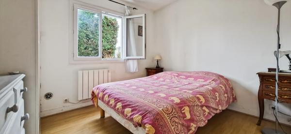 Quartier Jardin Parisien – Rez-de-jardin de 5 pièces traversant avec terrasse, jardin et box