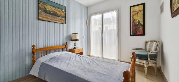 Quartier Jardin Parisien – Rez-de-jardin de 5 pièces traversant avec terrasse, jardin et box